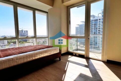 Brand-New-1-BR-Condo-For-Sale-at-The-Mactan-Newtown-Bedroom-with-balcony