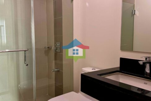 1-Bedroom-Condo-Resale-in-Solinea-Cebu-Toilet-And-Bath