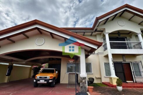 10-Bedroom-Luxury-House-Sto-Nino-Village-Banilad-Cebu-City-Garage